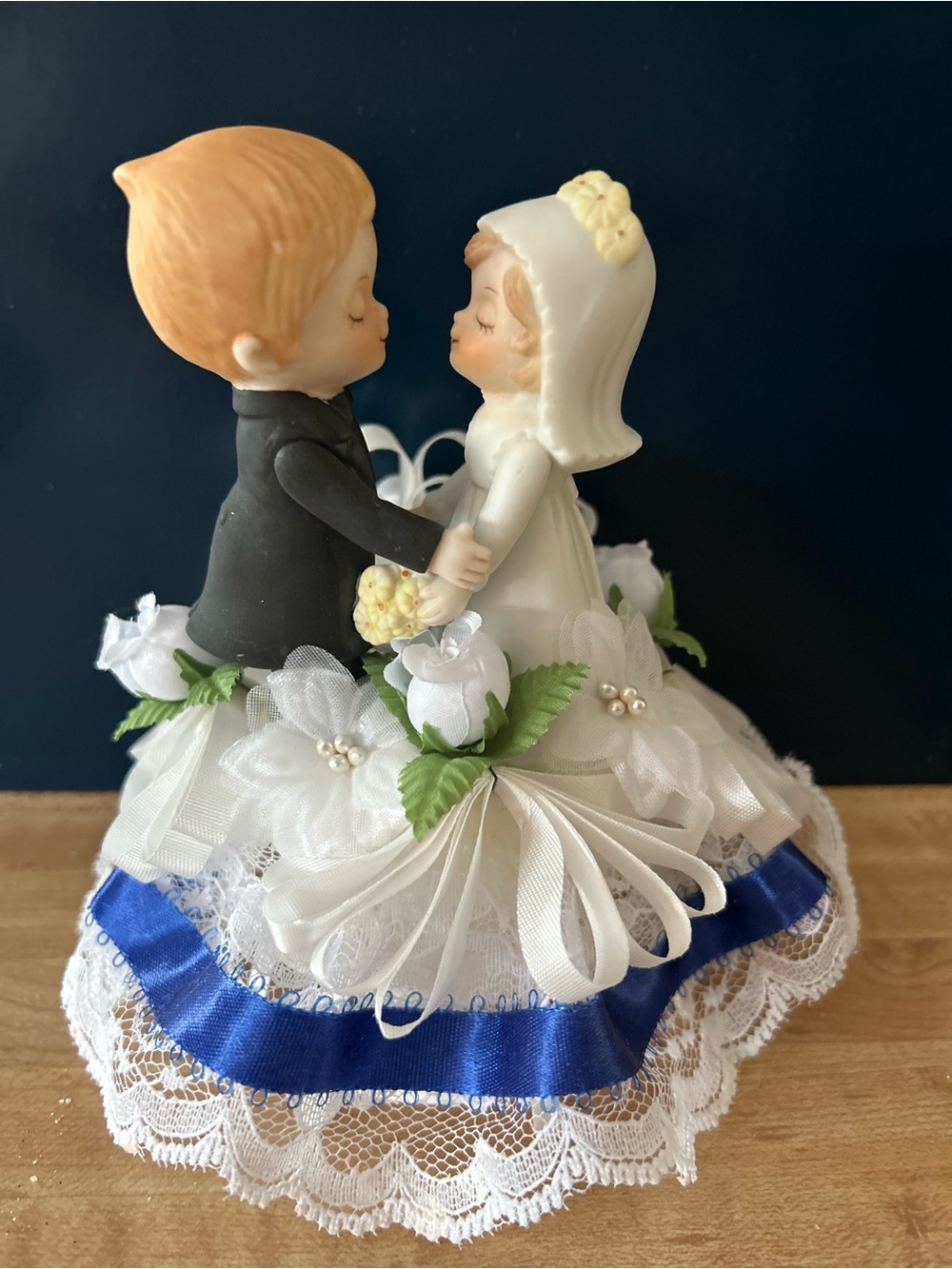 Wedding Cake Topper with Bride and Groom